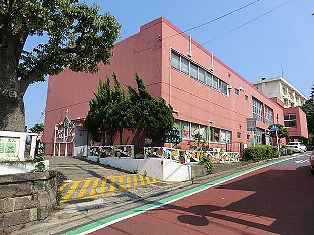 キリスト教精神に基づいた保育・遊びを通して、子どもたちが互いに「育ち合う」機会をとても大切にしている幼稚園。