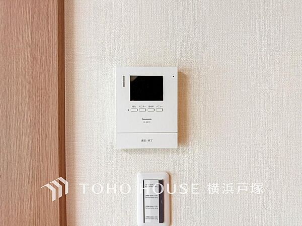 「見える安心」をカタチにしました。誰が来てもわかる様にモニター付きインターホンを設置。家事導線を考慮した個所に設置し、防犯性と利便性に優れ快適と安らぎを合わせた優しい設計。