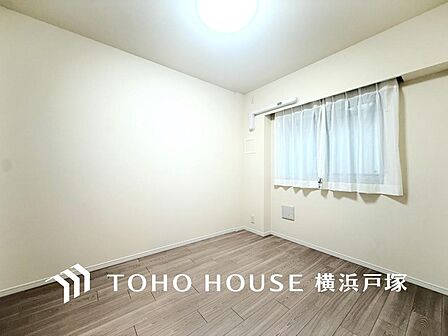 「Room」快適に過ごす条件は、一人ひとり違います。飾リ過ぎないシンプルな内装と偏り過ぎないデザインで統一しております。居住していく中でオーナー様だけの「マイホーム」に創り上げて下さい。