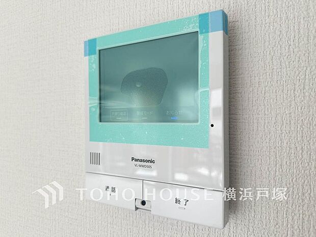 「見える安心」をカタチにしました。誰が来てもわかる様にモニター付きインターホンを設置。家事導線を考慮した個所に設置し、防犯性と利便性に優れ快適と安らぎを合わせた優しい設計。