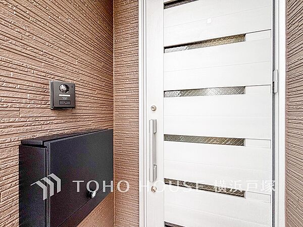 居住者の帰り、訪れる方を優しく迎え、安らぎに満ちた生活空間を予感させる。健やかな暮らしを楽しめそう。