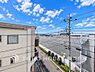 周辺：星空が地上に映りこむかのような夜景のきらめきまで、この街ならではの美しい風景の物語が室内に展開。