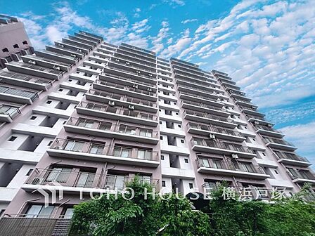 【Appearance】流行に左右されず、将来にわたって価値が継続する「上質」な佇まい。おしゃれな雰囲気や自然の潤い、親しみやすさといった個性を、街に新たな価値をもたらし続ける。
