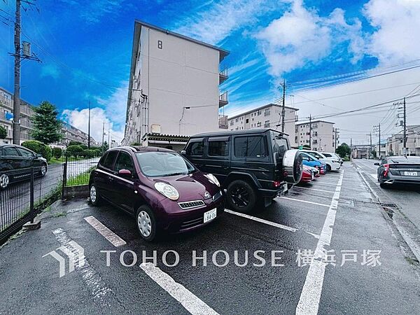 【Car space】敷地内に駐車スペースがあると日々の暮らしのをスムーズに運ぶ事が出来ます。（空き状況はお問合せ下さい）