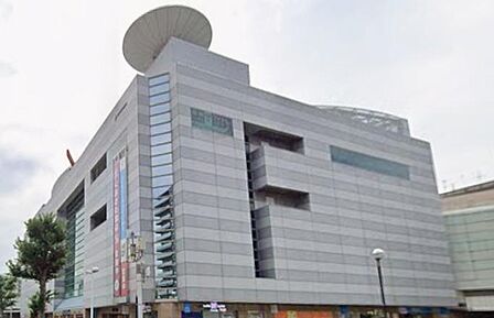 大和プロスまで約500m。大和駅直結の駅ビル商業施設。スーパーや飲食店、書店、100円ショップなど多彩な店舗が揃い、通勤・通学帰りの買い物にも便利です。