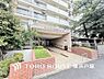 エントランス：【Entrance】明るい基調で華やかなデザインなので、毎日も気持ちよく、またご友人なども素敵に迎え入れられます。
