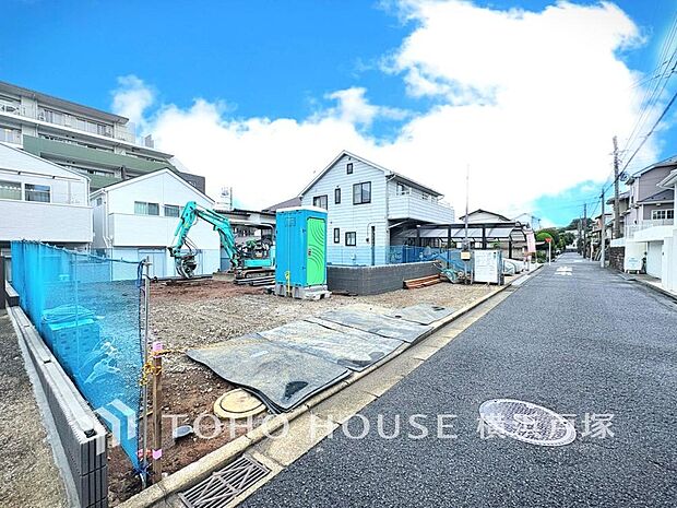 【Frontal road】陽当たり良好な閑静住宅街の地で、心休まる瞬間が愛着を育む。(2026.6)