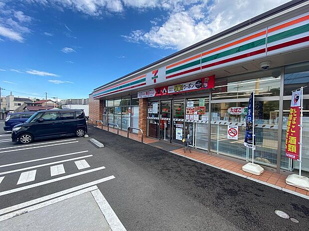 セブンイレブン横浜境木町店まで約600m。24時間営業のコンビニエンスストア。食品や日用品のほかATMなどのサービスも利用でき、急なお買い物やちょっとした用事にも便利です。