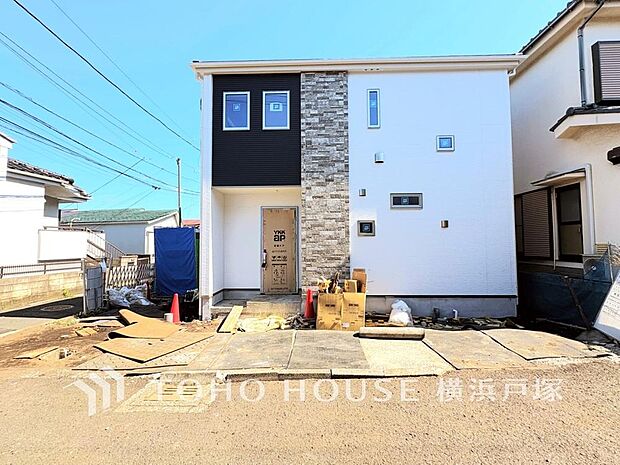 「Appearance」すっきりとした印象の住まいが街並みに自然に溶け込みます。周辺には戸建て住宅が多く、静かな環境の中で落ち着いた暮らしをイメージできます。