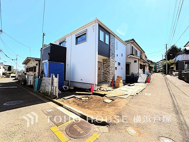 「Frontal road」家の良し悪しだけでなく周辺環境も重要なポイント。それは月日が経つ事で「近くにあるもの」から「家の財産」へとイメージが変わってくる事を身体が理解しているからだと思います。