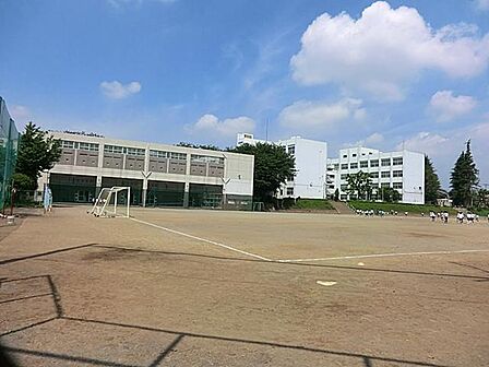 大和市立つきみ野中学校まで約740m