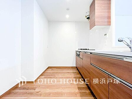【Kitchen】ご家族みんなで調理ができる位のスペースを実現したキッチン空間となっております。