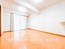 リビング/ダイニング：【Living room】光と風が溢れる開放的なリビングダイニングには自然と家族みんなが集まってきます。明るく穏やかな空気の中で飲んだり、食べたり、笑ったり。