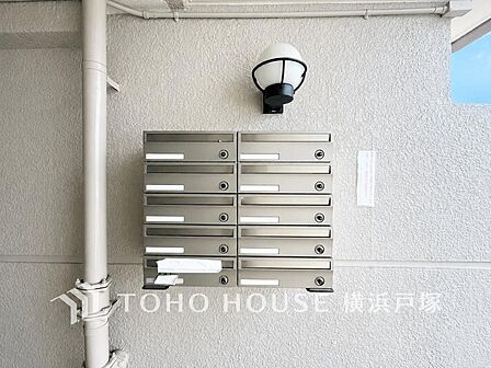 【cluster mailbox】郵便物はこちらからお取りいただけます。共用部分も機能的な上、デザインが統一されています。