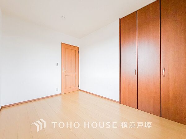【Room】家族一人ひとりの大切なプライベート空間。趣味・感性で個性的に飾って頂けるようシンプルに仕上げてあります。自分時間を充実させながら心豊かなひとときを過ごすための大切な空間。