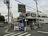 周辺：店内には賞味期限が近い商品や在庫処分品を特価で提供する「アウトレットコーナー」があり、お得な買い物が楽しめます