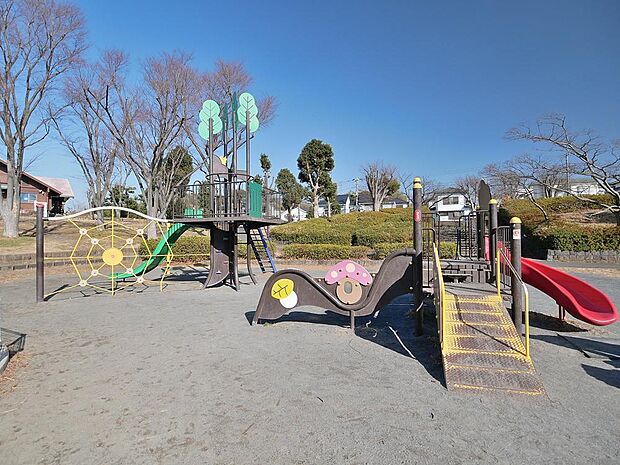 港南台北公園まで約909m