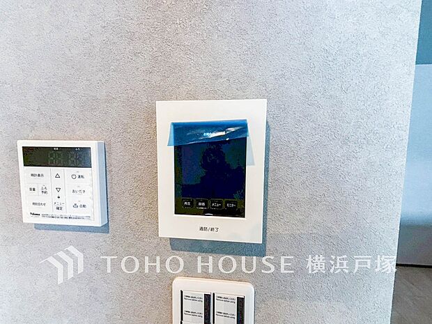 【TVモニタ付きインターホン】誰が来てもわかる様にモニター付きインターホンを設置。快適と安らぎを合わせた優しい設計。