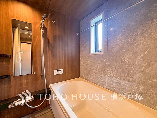 【Bathroom】1日の疲れを取り心身を癒すことができる住まいの中のリラクゼーション空間、リラックスできるよう優しいカラーをチョイスしました。時を忘れるほどのんびりできる空間に。