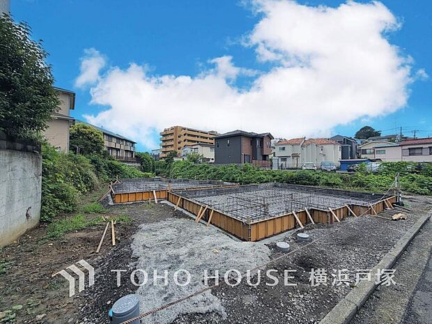 爽やかな青空の下に贅沢なほどに降り注ぐ陽光、豊かな居住性と、クオリティが見事に調和した住空間は、住まうことの喜びを感じさせてくれます。