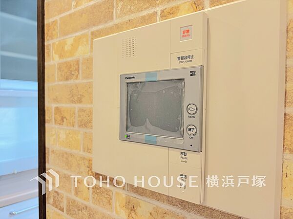 【TVモニタ付きインターホン】誰が来てもわかる様にモニター付きインターホンを設置。快適と安らぎを合わせた優しい設計。