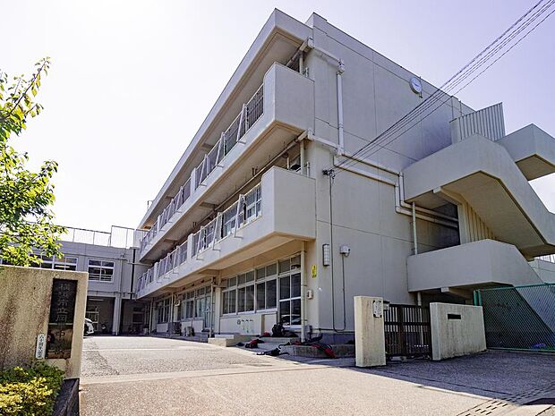 横浜市立岡津中学校まで約938m