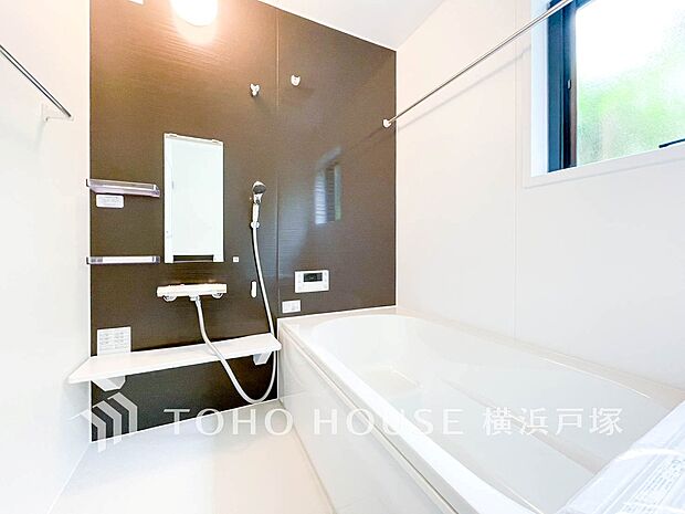 【Bathroom】1日の疲れを取り心身を癒すことができる住まいの中のリラクゼーション空間、リラックスできるよう優しいカラーをチョイスしました。時を忘れるほどのんびりできる空間に。