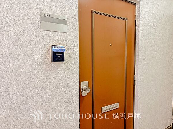【Entrance】清潔感溢れる玄関の本邸宅は、訪れる者すべてを「安らぎ」と「充実」で包み込みます。