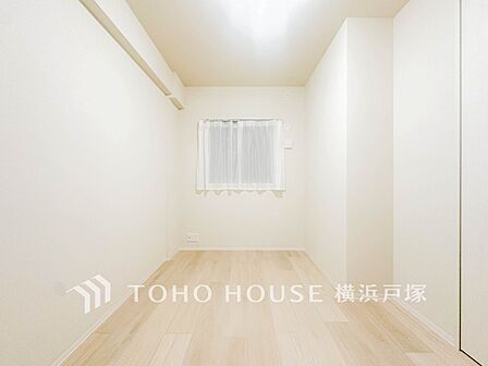 【Room】1日の疲れを癒し、心地よく寛げるようゆったりとした広さを確保しています。プライベートタイムをより優雅に穏やかに…。落ち着いた雰囲気を紡ぎます。