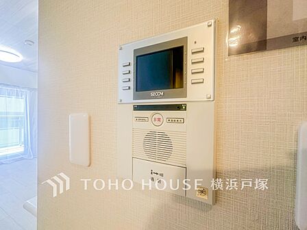 【TVモニタ付きインターホン】誰が来てもわかる様にモニター付きインターホンを設置。快適と安らぎを合わせた優しい設計。