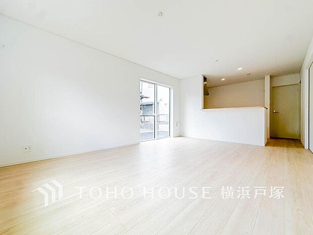 【Living room】ご家族やお客様との時間等、多くの時を刻む空間。何気なく過ぎる時でさえも上質な一時となる快適な空間を。