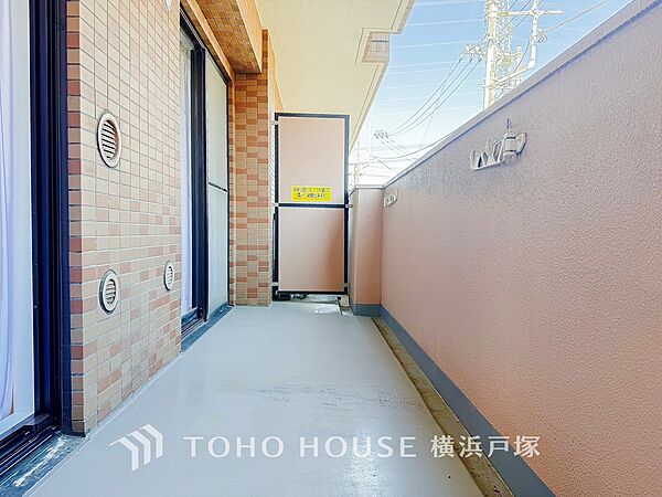 【Balcony】開放感いっぱいの眺望と共に光と風を享受するバルコニー。緑豊かな景観を眺めることができます。