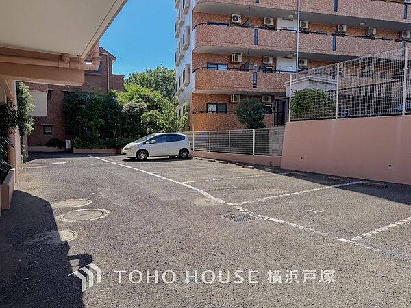 【Car space】敷地内に駐車スペースがあると日々の暮らしをスムーズに運ぶ事が出来ます。（空き状況はお問合せ下さい）