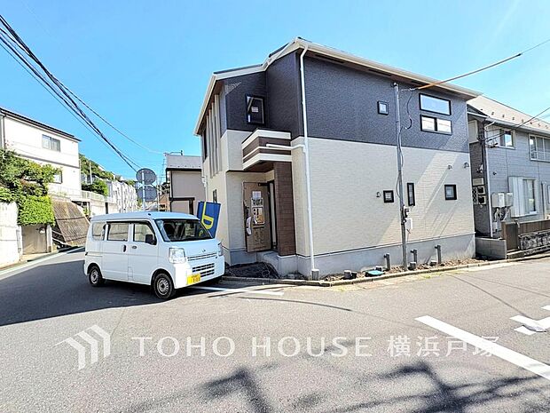 【Frontal road】穏やかな街並みの中で、陽光と開放感を感じながら暮らせる魅力ある住環境です。