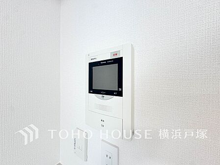 【TVモニタ付きインターホン】誰が来てもわかる様にモニター付きインターホンを設置。快適と安らぎを合わせた優しい設計。