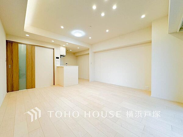 【Living room】ご家族やお客様との時間等、多くの時を刻む空間。何気なく過ぎる時でさえも上質な一時となる快適な空間を。