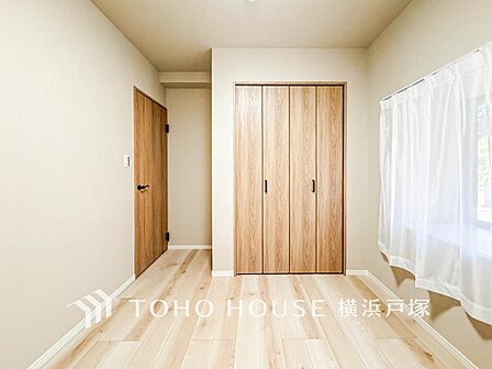 【Room】感性を育むプライベートルームはシンプルでスマートな空間。好みの空間で読書をしたり、音楽を聞いたりと一人の時間も充実したものにできます。