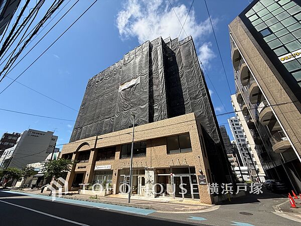 【Appearance】住む人を映し出す洗練された佇まいは、輝き続けながらいつしか街の風景に溶け込んでいきます。