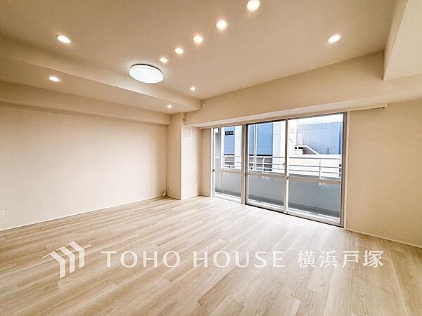 造りこんだ空間演出の妙が生み出す光と質のハーモニーはこの住宅のクオリティの良さを実感させてくれます。
