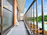 バルコニー：【Balcony】気持ちのいい空が見渡せる広いバルコニー。爽やかな風を感じて、心躍る素敵な暮らしがはじまります。