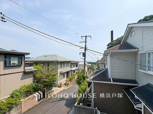 その豊かな眺望にふさわしい空間には、通風・採光にも優れ、心地よい光と風があふれています。