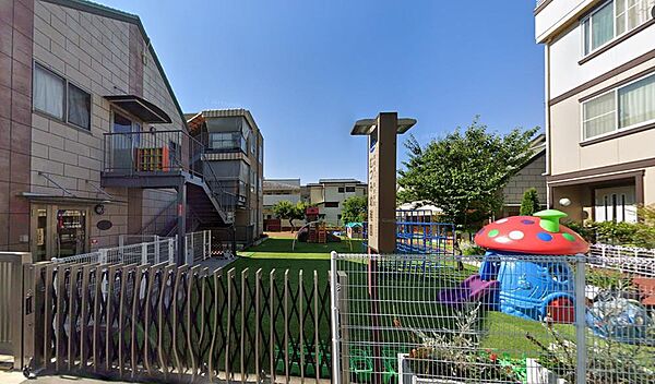 長津田エリアにある「むつみ幼稚園」は、温かな教育方針のもとで子どもたちがのびのびと健やかに成長していける環境です。周辺は緑豊かで穏やかな住宅街が広がっており、子育て世帯の快適な暮らしを優しく支えます。