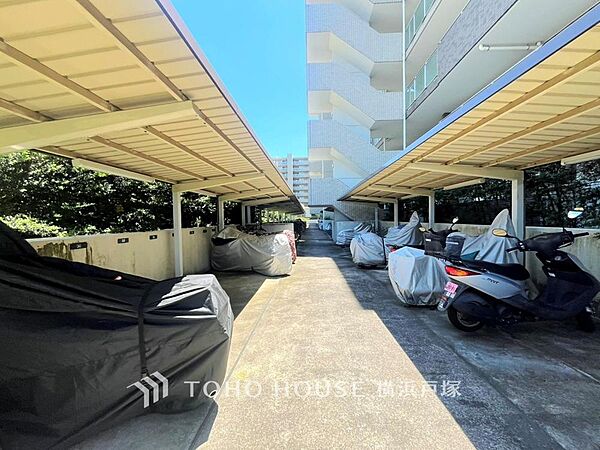 「Bike space」安心・便利なバイク置き場。専用スペースで大切なバイクを守り、快適な移動をサポートする理想的な場所。