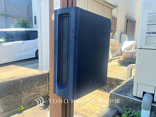 【Mailbox】大切な手紙や荷物を安心して受け取れるポスト。デザイン性と機能性を兼ね備え、毎日の暮らしを便利に。