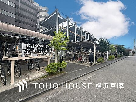 大切な自転車を雨や風から守ってくれる屋根付きが嬉しいですね。