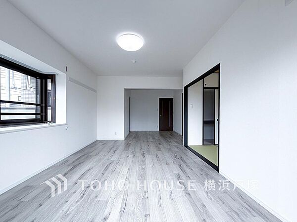 【Living room】ご家族やお客様との時間等、多くの時を刻む空間。何気なく過ぎる時でさえも上質な一時となる快適な空間を。