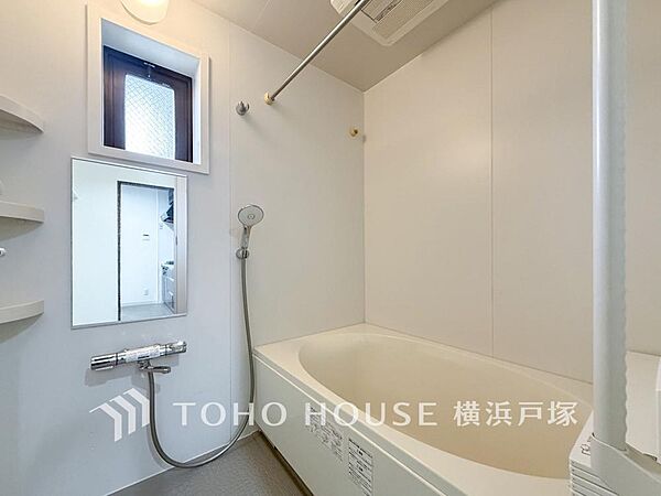 【Bathroom】1日の疲れを取り心身を癒すことができる住まいの中のリラクゼーション空間、リラックスできるよう優しいカラーをチョイスしました。時を忘れるほどのんびりできる空間に。