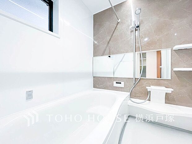 【Bathroom】1日の疲れを取り心身を癒すことができる住まいの中のリラクゼーション空間、リラックスできるよう優しいカラーをチョイスしました。時を忘れるほどのんびりできる空間に。