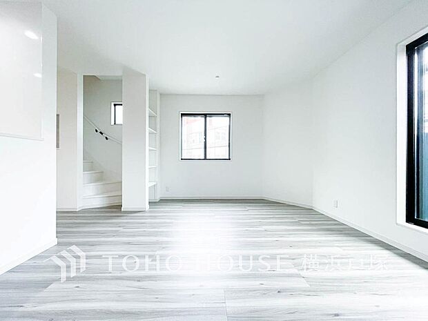 【Living room】ご家族やお客様との時間等、多くの時を刻む空間。何気なく過ぎる時でさえも上質な一時となる快適な空間を。
