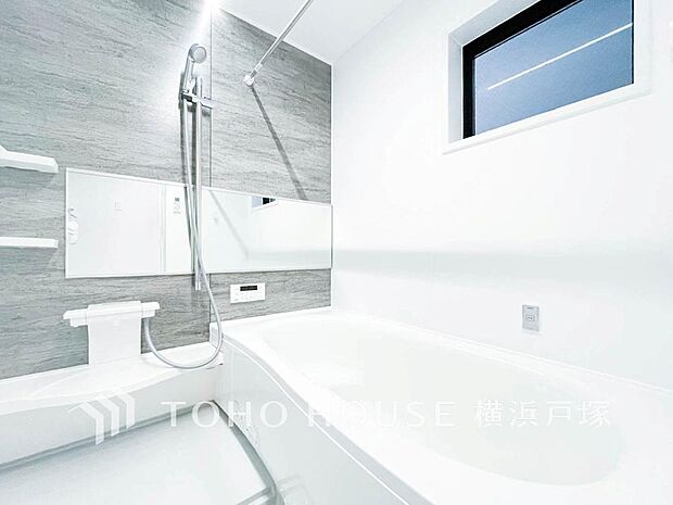【Bathroom】1日の疲れを取り心身を癒すことができる住まいの中のリラクゼーション空間、リラックスできるよう優しいカラーをチョイスしました。時を忘れるほどのんびりできる空間に。